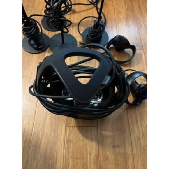 Oculus Rift CV1 VR Headset Full Set w/ Touch Controllers & 4x Sensors-Preowned - Picture 1 of 5